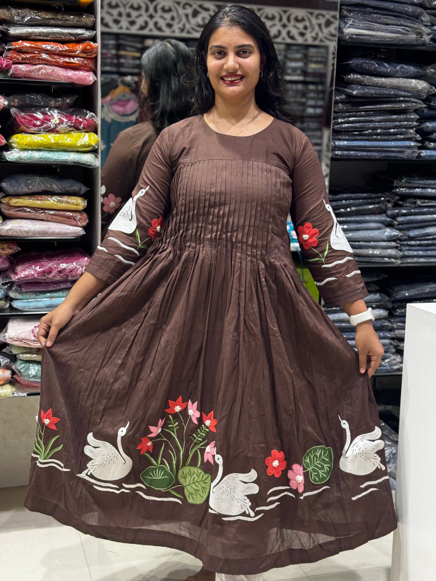 F111 swan mulcotton gown