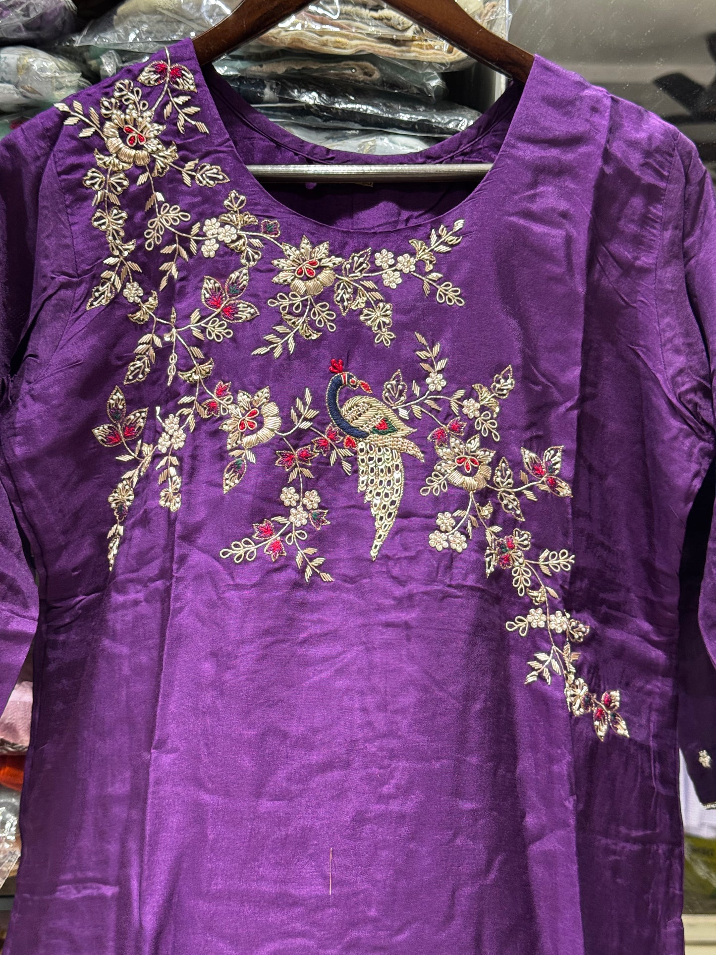 K177 Chinon silk peacock three peice set