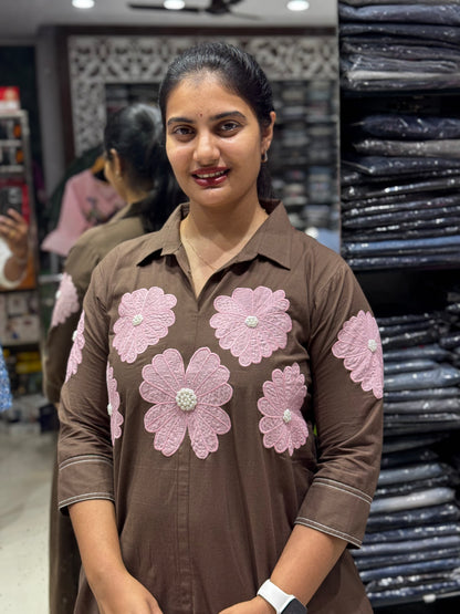 F112 Collar appliqué malai cotton gown