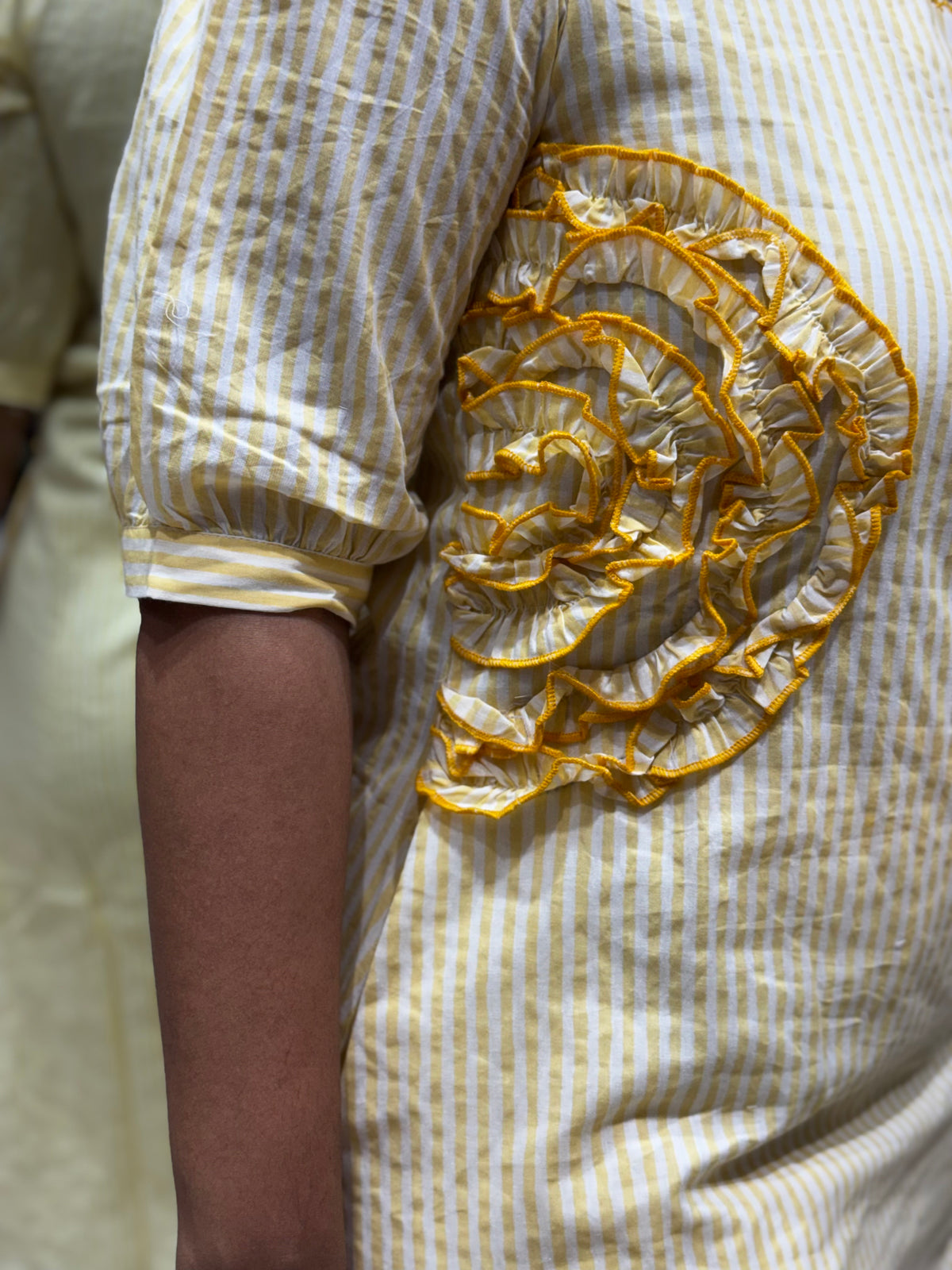 C117 Cotton cord set with ruffle flowers