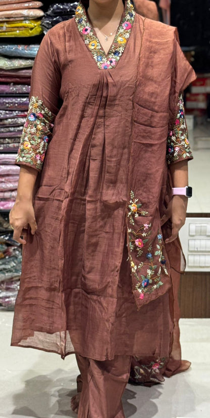K135 HALTER MULCHANDERI SUIT