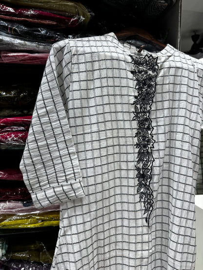 F114 White n black checks