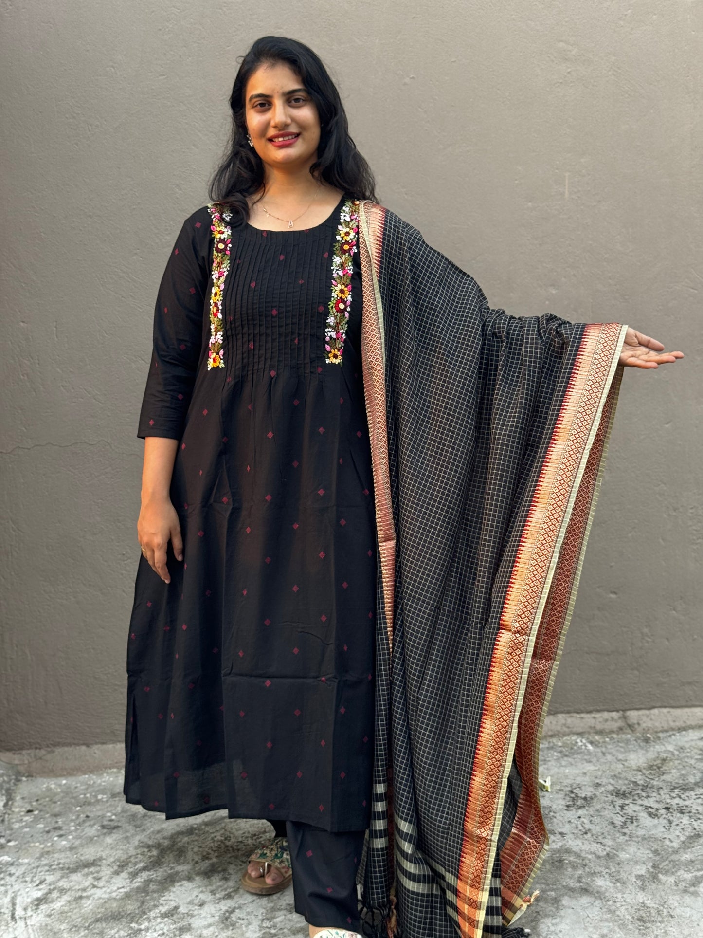 K180 Handloom cotton jamdani with checked dupatta