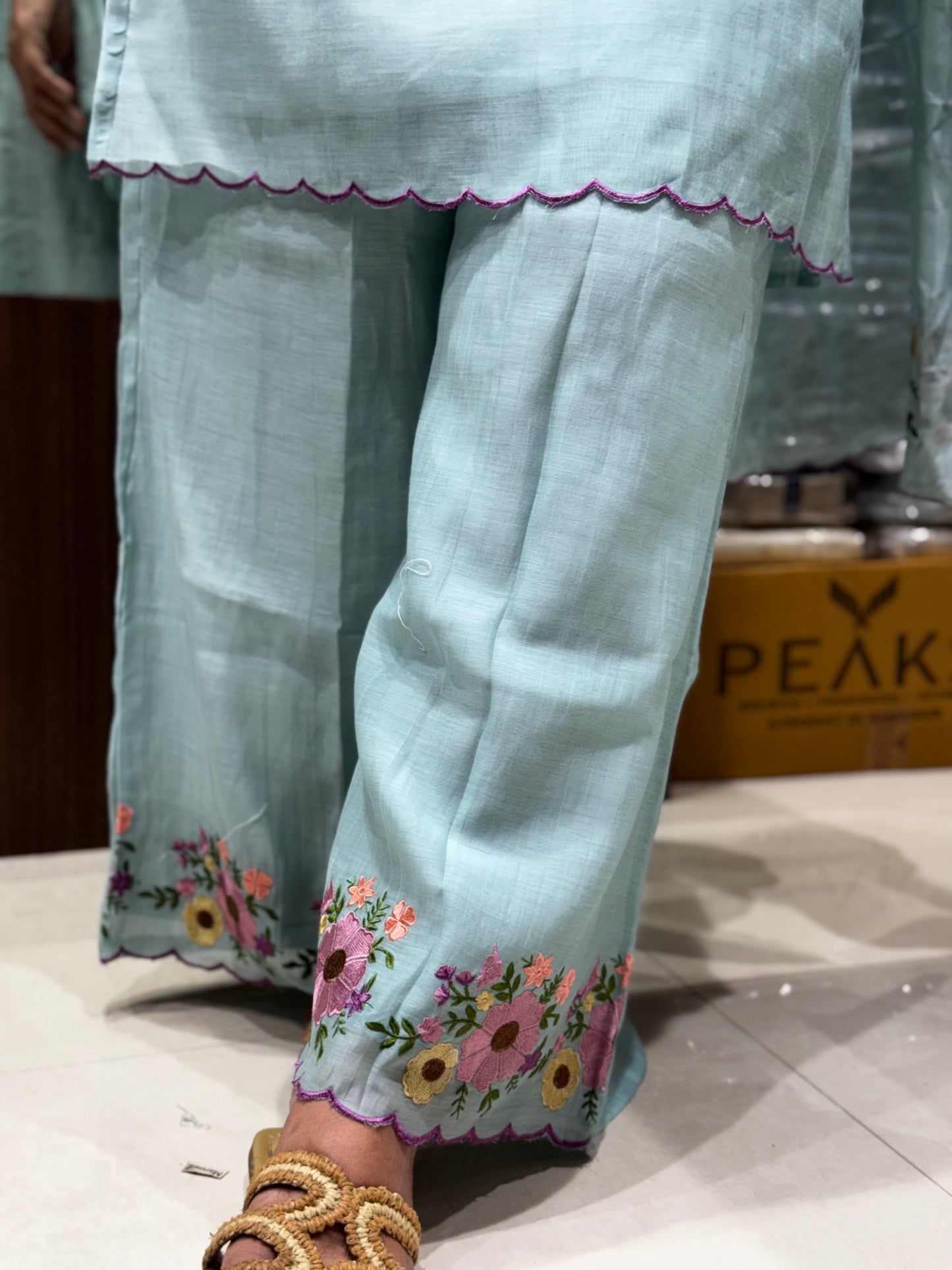 K187 Mulchanderi with floral work