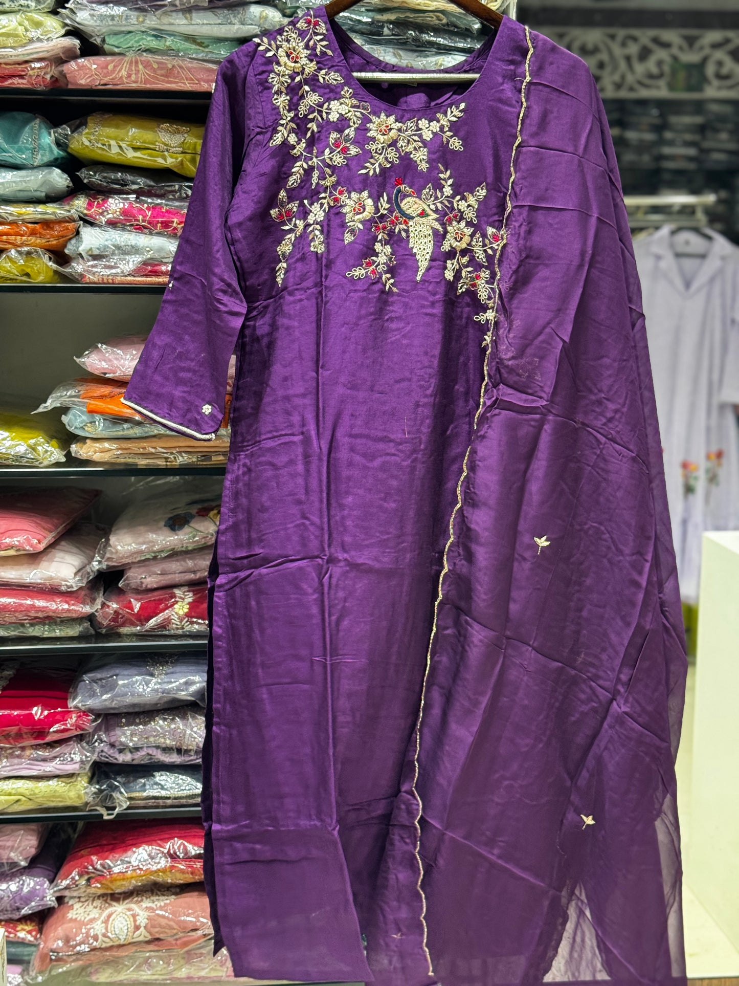 K177 Chinon silk peacock three peice set