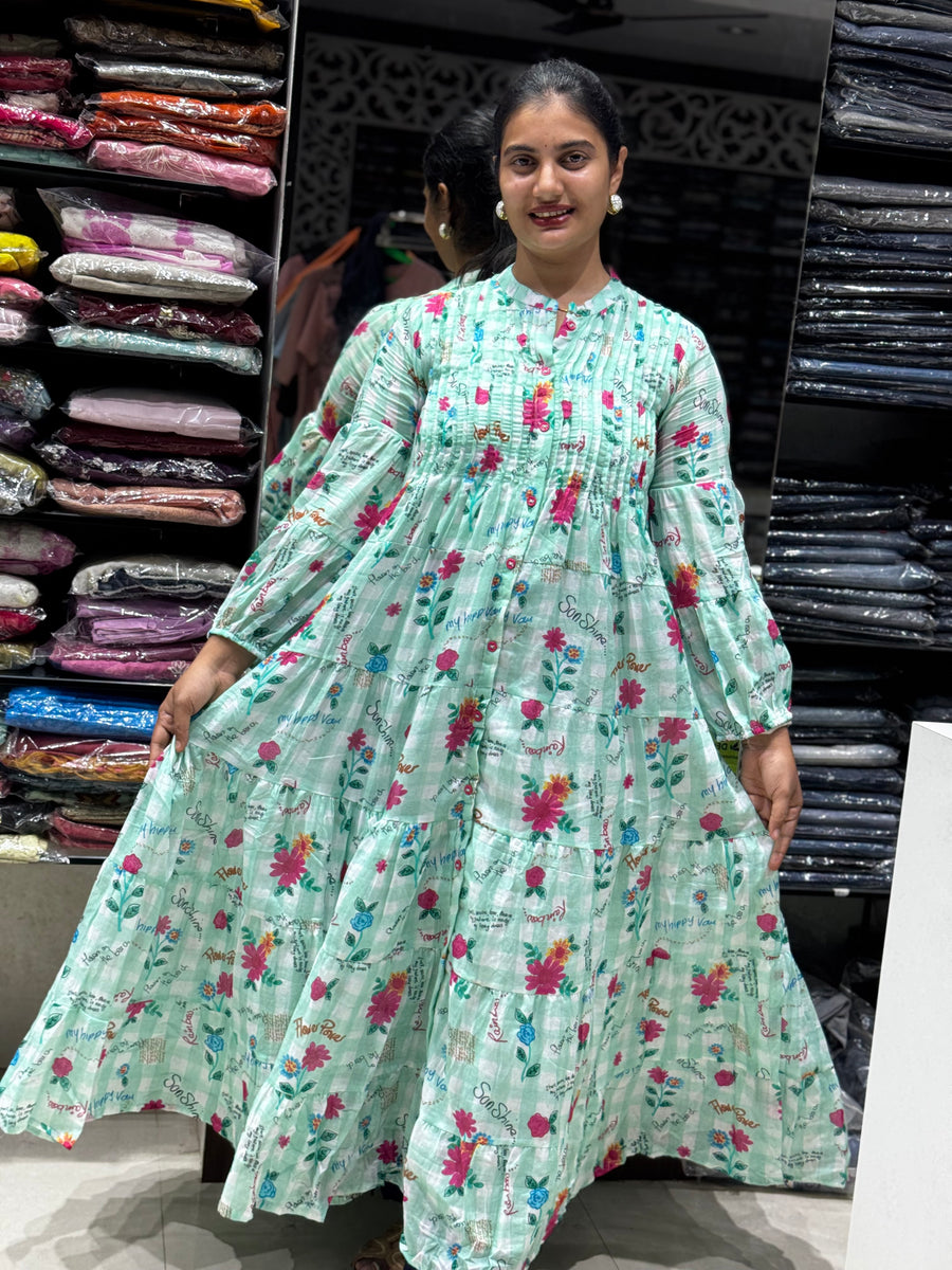 F113 Mulcotton story gown
