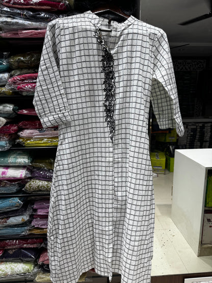 F114 White n black checks