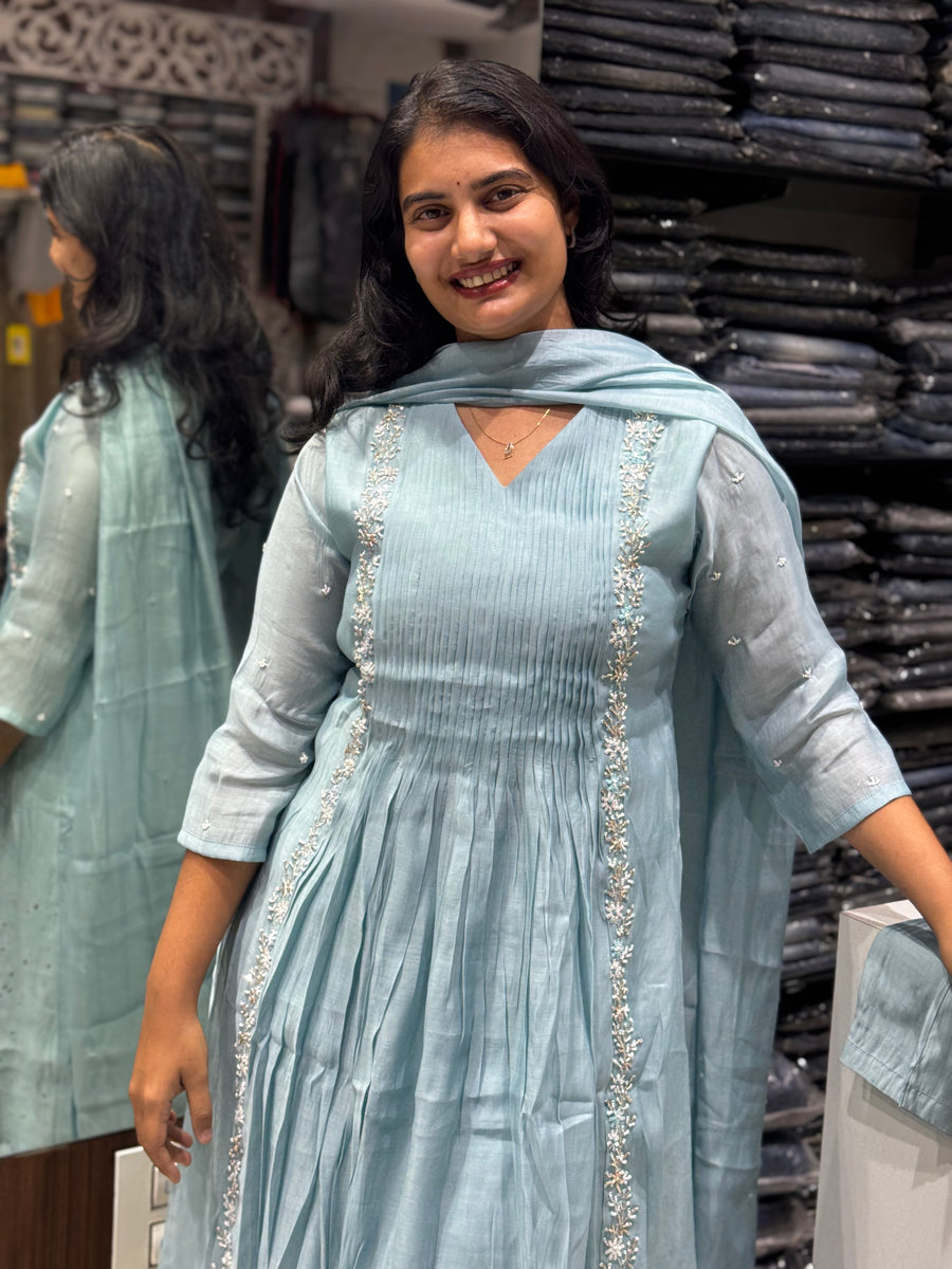 K13 lines Mulchanderi three piece set