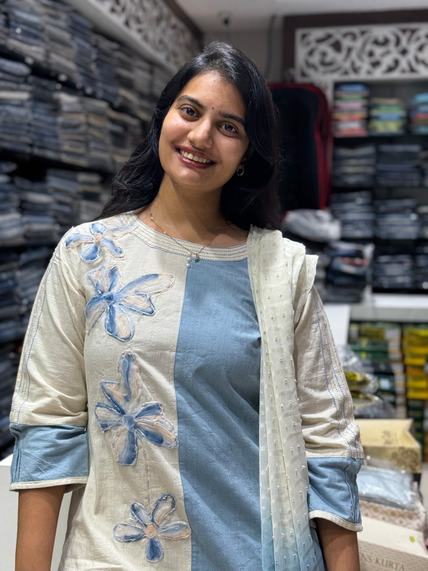 K118 CREAM&BLUE THREE PEICE SUIT SET