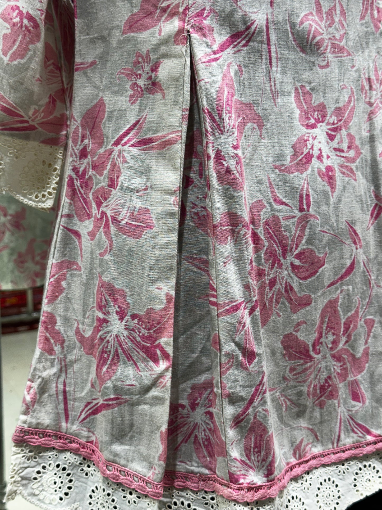 SH11 Linen cotton tunic with crocia lace